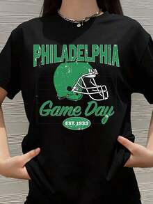 Camiseta de Fútbol Americano Philadelphia Game Day Est. 1933 con Diseño de Casco Verde para Aficionados al Deporte y Eventos Deportivos - Negro - Ver 1