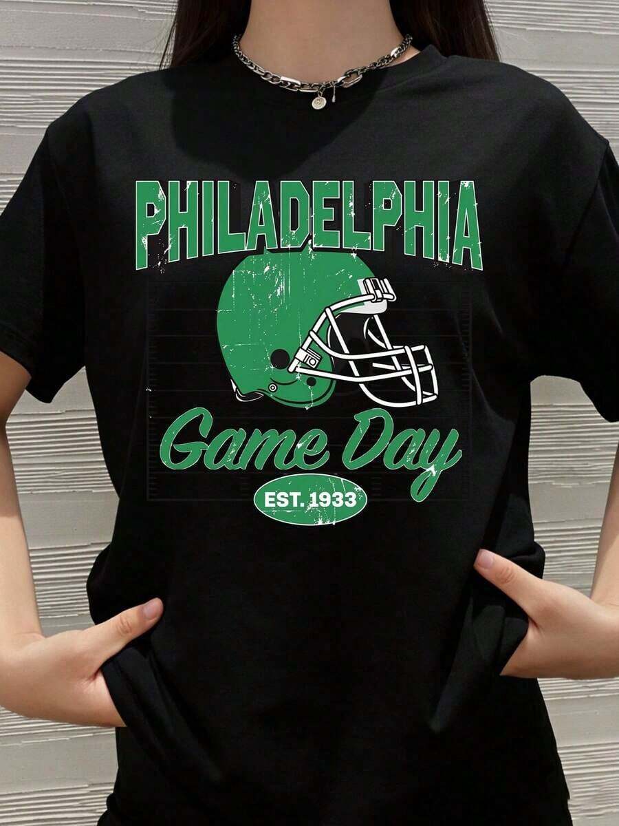 Camiseta de Fútbol Americano Philadelphia Game Day Est. 1933 con Diseño de Casco Verde para Aficionados al Deporte y Eventos Deportivos - Negro - Ver 1