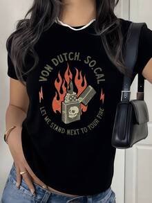 Burning Fire And A Skull Symbolize Inner Strength And A Rebellious Passion That Never Fades. A Modern, Comfortable, Casual Women's T-Shirt For Everyday Wear. - 黑色 - 查看 1