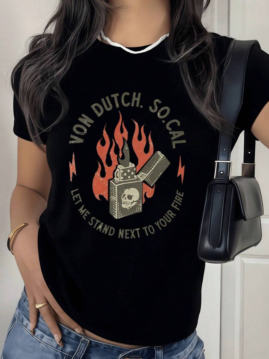 Burning Fire And A Skull Symbolize Inner Strength And A Rebellious Passion That Never Fades. A Modern, Comfortable, Casual Women's T-Shirt For Everyday Wear. - 黑色 - 查看 1