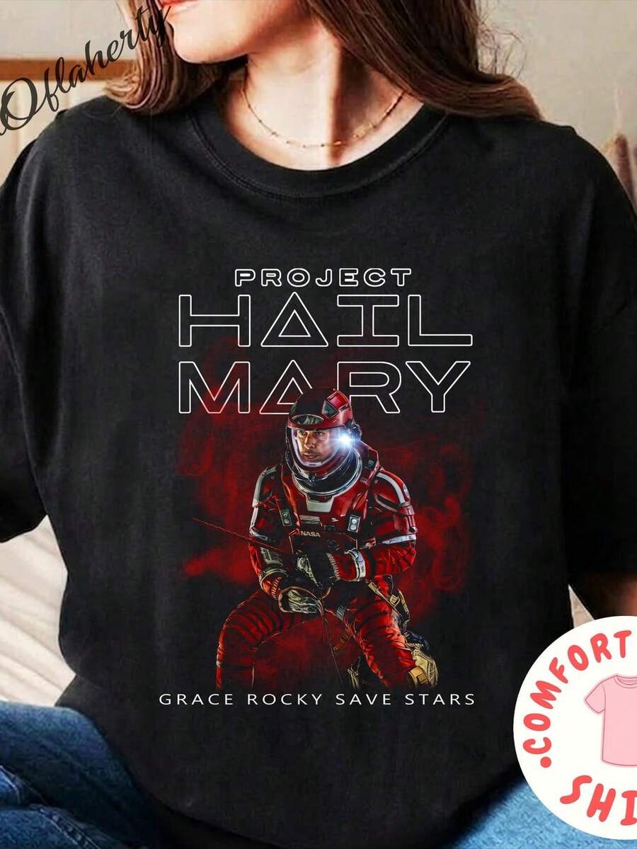 Project Hail Mary Grace R1OCky Save Stars T-Shirt, A Book Lover's T-Shirt, A Space Adventure T-Shirt, Project Hail Mary R1OCky T-Shirt. Unisex T-Shirt Made Of 220g Pure Cotton, The Ideal Weight For All Seasons, Suitable For Both Men And Women. Durable, High-Quality Fabric, Soft To The Touch And Long-Lasting. Breathable Top. Suitable For Women's Spring And Summer, Holidays, Mother's Day, And Independence Day. - 黑色 - 查看 1