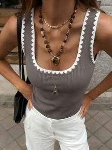 Camiseta de tirantes de cuello cuadrado con contraste de color estilo retro francés, camiseta sin mangas minimalista y versátil de ajuste ceñido y sexy, de tejido de punto bordado con conchas, adecuada para salir, ir al trabajo, ir a la escuela - Gris - Ver 2