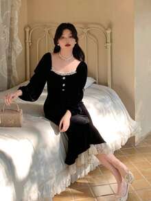 Vestido de terciopelo negro estilo corte real para mujer, con cuello cuadrado decorado de perlas, mangas abullonadas y falda de corte sirena, elegante para banquetes y eventos de gala. - Negro - Ver 2
