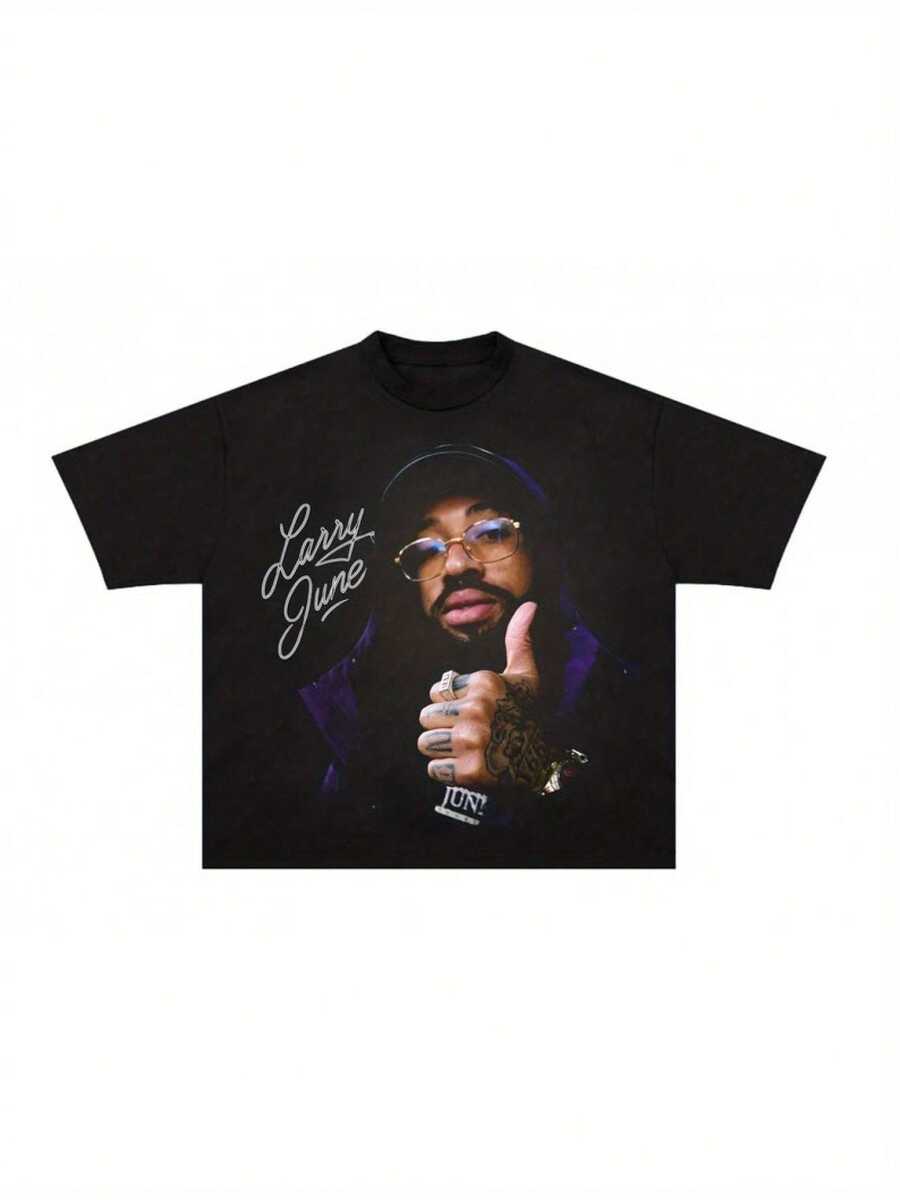 Camiseta Gráfica Larry June para Hombre - Camiseta Casual Negra de Cuello Redondo Estilo Bohemio con Estampado de Firma y Diseño de Cadena Dorada, Ajuste Cómodo para Todas las Temporadas, Tela No Elástica, Lavable a Máquina, Adecuada para Fanáticos del Hip-Hop y Uso Casual (Letras de Larry June y Arte de Tatuaje Facial) - Regalo Ideal para Amantes de la Música Hip-Hop, Moda Urbana, Ropa Urbana, Diseño Moderno, Material Duradero, Tela Transpirable, Camiseta Estampada, Cultura Hip-Hop playeras de hombre playeras oversize de mujer y2k camisa de mujer camisa blusa casual mujer blusa elegante mujer ofertas - Negro - Ver 1