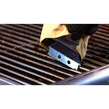 Proud Grill Q-Swiper Steam Clean BBQ Grill Cleaner Set - 1 Bristle-Free Brush With Scraper, 2 Heat Resistant Kevlar Cloths, 1 Water Tray, Grease And Grime Remover,  Cleaning Kit For Outdoor Grilling - 如圖所示 - 查看 6