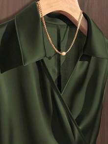 Camisa de mujer con estampado de flores silvestres, cuello, sin mangas, con lazo en la cintura - Verde militar - Ver 4