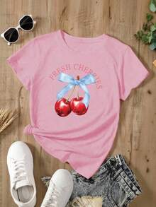 Oversized White T-Shirt With Cherries And A Blue Bow, Ideal For Casual Summer Outfits. Loose-Fitting Youth T-Shirt With A "Fresh Cherries" Cherry Design, A Flirty Style To Combine With Jeans Or Shorts. Summer T-Shirt With A Cherry Graphic And Text, A Feminine And Flattering Style. - YH433-粉紅色 - 查看 2