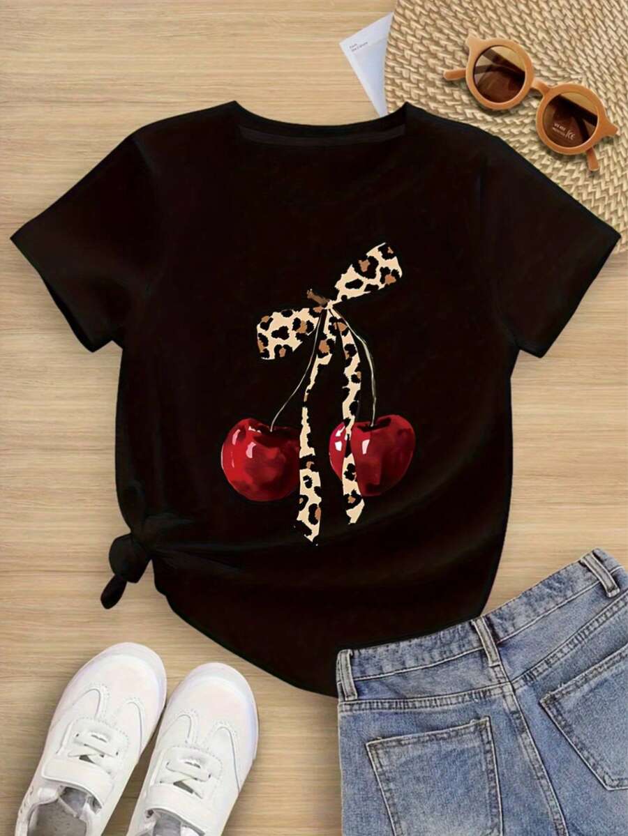 Women's 002 | Women's Plus Size T-Shirt, 100% Cotton, Crew Neck Print, Red Cherry And Leopard Bow Design, Regular Fit, Ideal For Parties Or Everyday Wear, Essential For Spring, Autumn, Summer, Modern Urban Style, Comfortable Fabric, Bold Print T-Shirt, Advanced Vintage Urban Style, Unisex Loose Cotton Short Sleeve Crew Neck T-Shirt, Women's Blouses. Casual Blouses For Ladies. - 黑色 - 查看 1