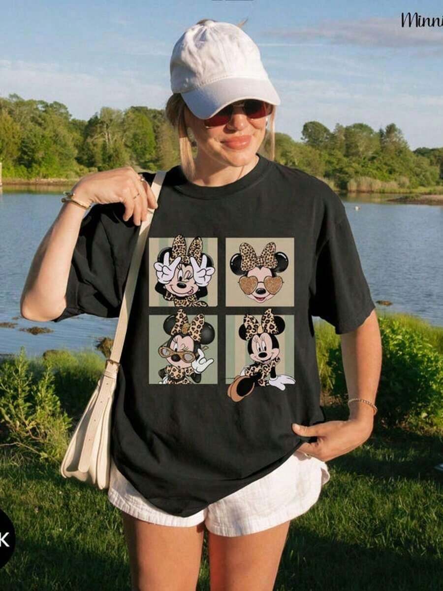 Camiseta de manga corta para mujer, oficialmente autorizada por DSN, con estampado de Safari Mouse, Leopard And Friends, Animal Kingdom, Daisy, estilo retro de parque de atracciones, para viajes, vacaciones en familia y camiseta casual holgada de gran tamaño. La tela suave y transpirable es adecuada para actividades temáticas, hecha de materiales suaves, cómodos y duraderos. La camiseta de cuello redondo para mujer de primavera y verano es perfecta para el uso diario, ir de compras, reuniones, viajes y encuentros. También es una exquisita prenda deportiva clásica, una camiseta de regalo para mujer, ropa de verano 100% algodón. - Negro - Ver 1