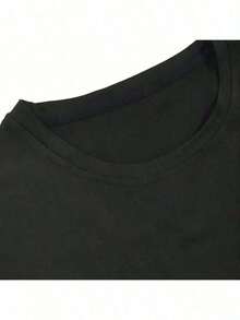 Cute Premium Unisex Casual T-Shirts - Officially Licensed Fourth Wing Merch, Featuring Fourth Wing, Iron Flame, Violet Sorrengail, Sy Reader, Bookish, And Rebecca Yarros. Experience Unmatched Comfort And Durability With Our 220gsm 100% Cotton T-Shirt. Designed For Those Who Value Quality And Substance, This Tee Offers A Structured Fit, A Soft Texture, And Long-Lasting Durability. Perfect For Casual Wear, Layering, Or As An Everyday Essential, It's Breathable Yet Resilient-Your New Favorite Shirt. 2025 - 黑色 4 - 查看 3