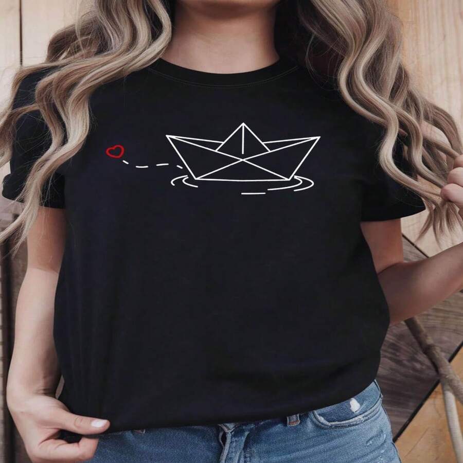 Women's Casual Cotton Short Sleeve T-Shirt With Unique Paper Boat And Heart Graphic Print, Stylish Round Neck Top - 黑色 - 查看 1