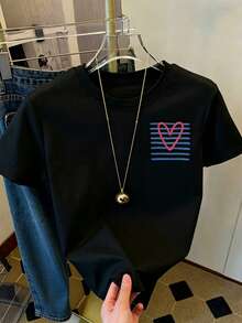 Camiseta Casual de Cuello Redondo para Mujer, Estampado de Corazones en la Parte Delantera y Trasera, Manga Corta a Rayas, Corte Holgado, Opciones en Blanco y Negro, Top Básico de Verano - Negro - Ver 2