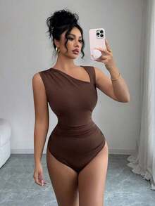 Nuevo body ajustado de mujer de tela elástica de punto con hombros oblicuos sin mangas, casual y elegante, versátil para otoño/invierno - Marrón - Ver 7