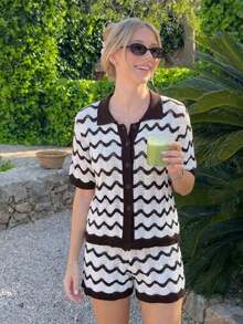 Conjunto de 2 piezas FORYEE 2026 de mujer, con cárdigan de punto de cuello polo de manga corta a rayas y shorts, elegante traje de punto a rayas, adecuado para vacaciones de verano y playa - Marrón - Ver 8