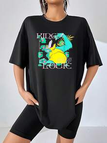 Gráfico colorido con figura divertida de mono tropical celebrando con energía y alegría bajo un sol brillante con detalles modernos vibrantes camiseta de mujer  suave y cómoda para uso diario casual - Negro - Ver 6