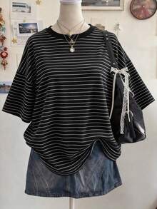 Camiseta de mujer de cuello redondo, hombros caídos, de largo medio, con estampado digital a rayas, de estilo minimalista y moderno, como regalo para amigos - Multicolor 3 - Ver 1
