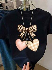Playera Blanca de Mujer con Gráfico de Corazón de Leopardo y Letras LOVE, Camiseta de Estilo Boho Retro Aesthetic Manga Corta, Top Romántico Moderno, Blusa Casual de Moda EGNC - Multicolor - Ver 1