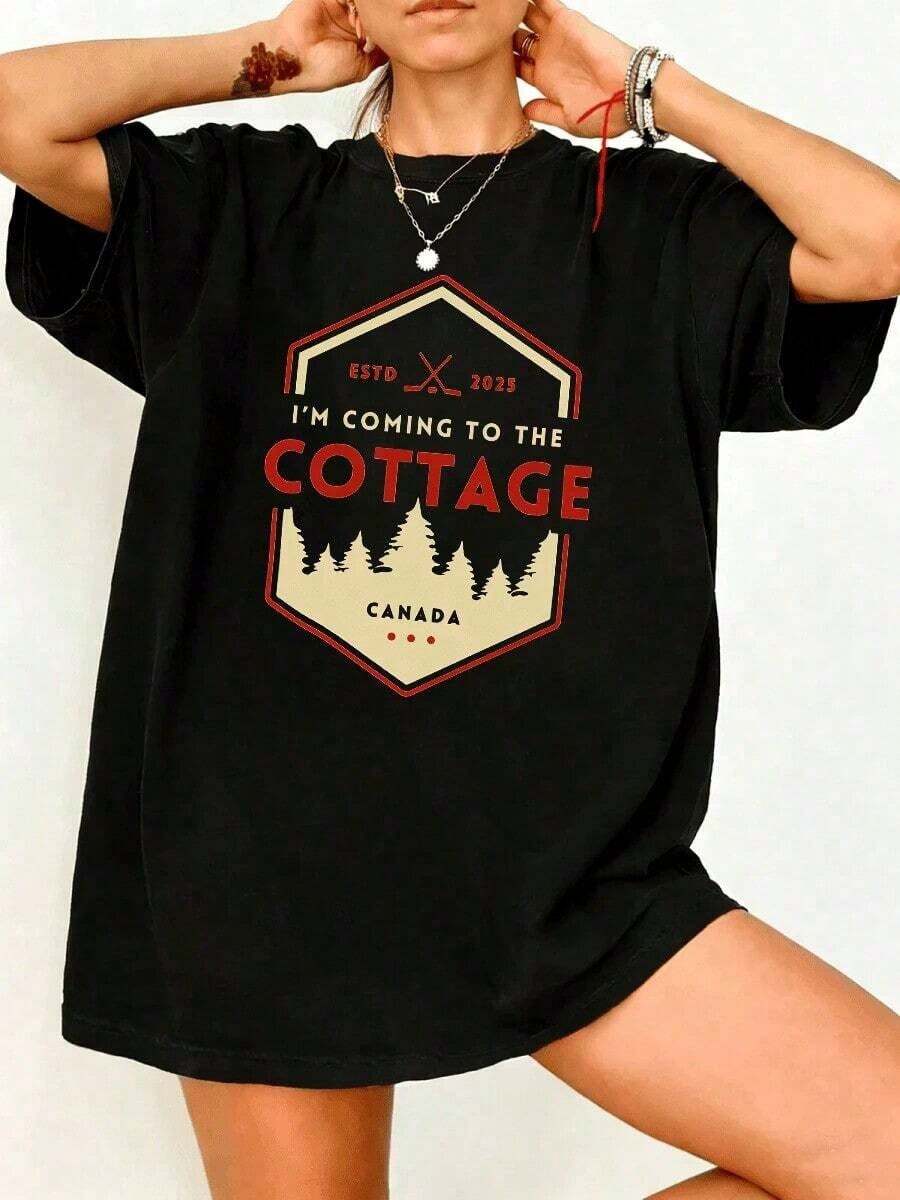 Camiseta de Algodón PremiumLya And Shane con Estampado Vintage de Cabaña, Diseño 'I'Coming To Cottage Canada', Ecológica - Negro - Ver 1