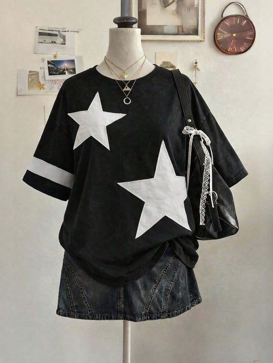Camiseta de mujer de cuello redondo, hombros caídos, de largo medio, con estampado digital a rayas, de estilo minimalista y moderno, como regalo para amigos - Negro - Ver 1