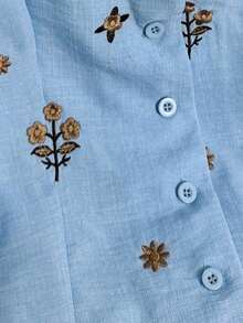 Blusa sin mangas con cuello en V, botones en la cintura y bordado de lino para mujer, ideal para verano, citas, Año Nuevo, San Valentín, Pascua, Día de la Madre, festivales de música, estilo medio oriental, bodas, elegante, vintage, casual, viajes, romántica, vacaciones, color blanco - Celeste - Ver 5
