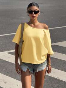 Camiseta de manga corta holgada con estampado todo sobre hombros descubiertos de estilo minimalista casual para mujer, estampado a rayas retro americano, camiseta de hombros abiertos, ropa urbana para mujer - amarillo ganso - Ver 3