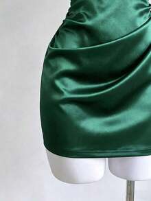 Vestido elegante de mujer de satén liso, de lujo, con tirantes finos, fruncido y escote bajo en la cintura - Verde Oscuro - Ver 3