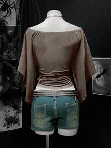 Camiseta retro sexy de mujer con hombros descubiertos, cintura ceñida y pliegues de unicolor - Camel - Ver 2
