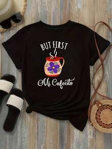 Camiseta Minimalista para Mujer, Corte Holgado Casual, Opciones en Blanco y Negro, con Estampado de Taza de Café "But First Mi Cafecito", Camiseta Gráfica para Uso Diario, Camisetas de Verano, Conjuntos de Verano, Camisetas Gráficas para Mujer, Tops Cortos para Mujer, Camisetas Vintage de Algodón, Ropa Linda para Mujer, Camiseta Simple de Color Sólido para Mujer, Corte Holgado y Ajustado, Manga Corta Casual. - Negro - Ver 3