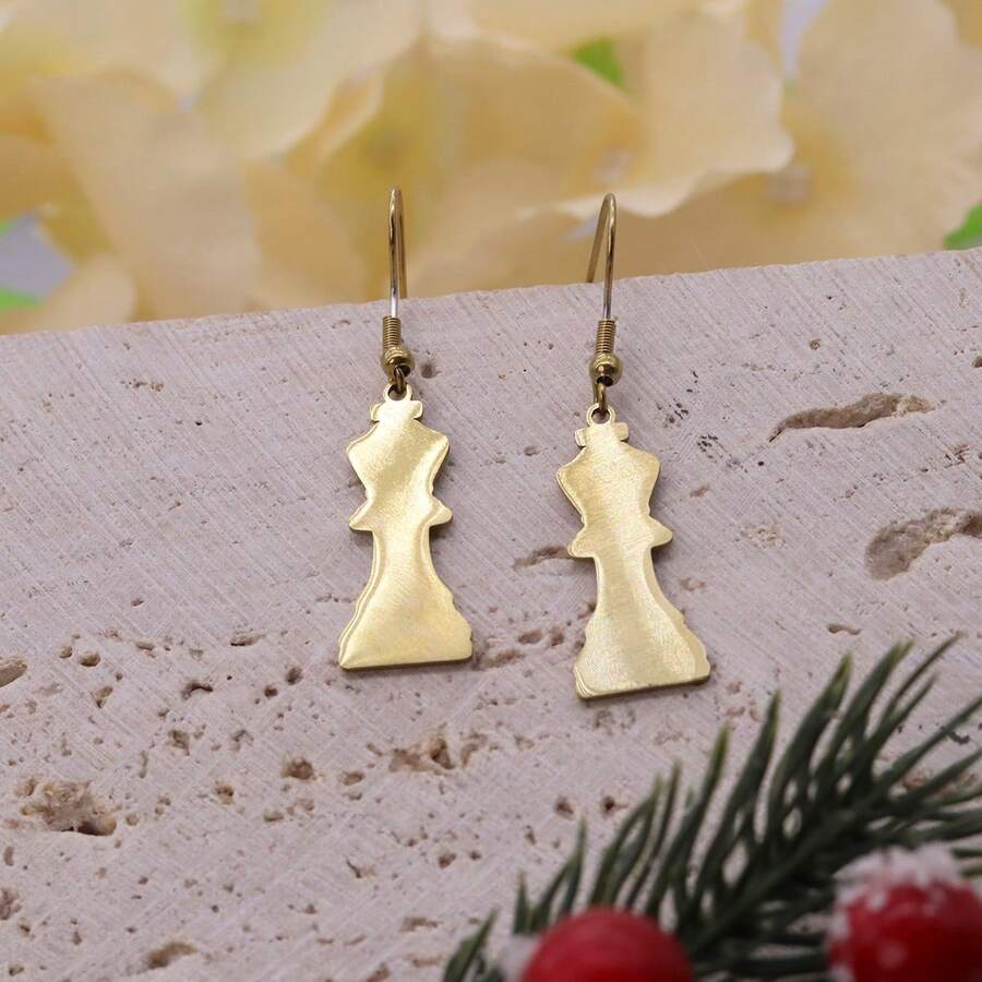 1 paire de boucles d'oreilles pendantes en acier inoxydable en forme de reine d'échecs, bijoux minimalistes inspirés des pièces d'échecs, accessoires uniques inspirés du jeu - géométrie - Voir 1