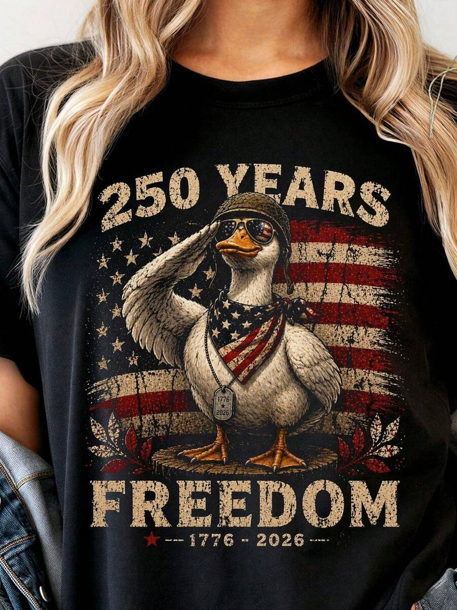 Black Grunge Patriotic Goose American Flag 250th Anniversary 4th Of July T-Shirt. 220g Pure Unisex Cotton. Ideal Weight For All Seasons, Suitable For Men And Women. Durable, High-Quality Fabric, Soft To The Touch And Long-Lasting. Breathable Top. Suitable For Spring And Summer, Holidays, Mother's Day, And Independence Day. - 黑色 - 查看 1