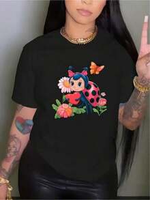 1 pieza [Talla Grande] Camiseta de Mujer de Manga Corta con Estampado Gráfico de Linda Mariquita con Corazón, Flores y Mariposa, 180g Algodón 100% - Negro - Ver 2