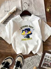 Colorful Graphic With Cartoon Character Wearing A Yellow Jacket And Sunglasses Representing Confidence And Positive Energy, Text Stand Out World Tour 95 Symbolizing Authentic And Powerful Attitude, Comfortable And Modern Casual Women's T-Shirt For Everyday Wear - 白色 - 查看 2