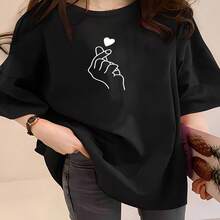 Women's Sexy Casual Elegant Black Cotton Round Neck Short Regular Sleeve T-shirt with Heart Hand Graphic - Negro - Ver 1