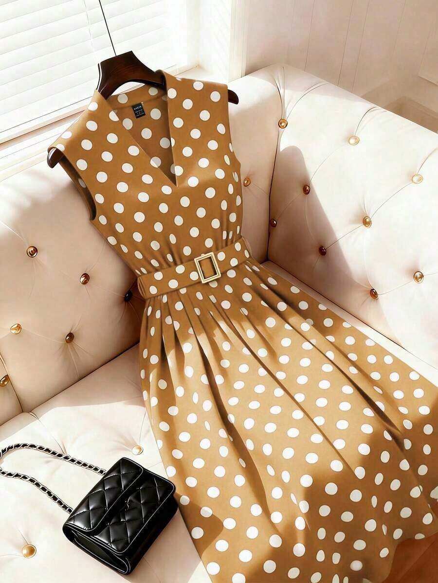Vestido de línea A con cuello en V sin mangas, estampado de lunares y lazo en la cintura, adecuado para el Día de San Valentín y citas - Marrón - Ver 1