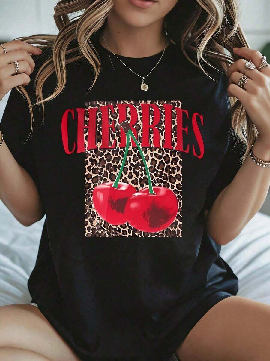 Camiseta con Estampado de Cerezas para Mujer, Estilo Casual de Verano, con Patrón de Leopardo y Cerezas Rojas, Camiseta Gráfica Negra de Corte Holgado para Uso Diario y Atuendos de Vacaciones - Negro - Ver 1
