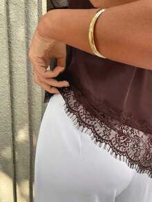 Camiseta de tirantes finos y sin mangas casual y sexy para mujer, camisola de satén con bajo asimétrico de malla, adecuada para citas nocturnas, vacaciones, despedidas de soltero y fiestas de cumpleaños en verano - Marrón - Ver 8