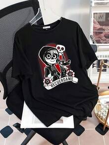 Imagen inspirada en el vínculo eterno entre el alma y el recuerdo con calavera sonriente flores y fondo rojo que simboliza amor y memoria eterna camiseta de mujer  casual cómoda para uso diario - Negro - Ver 3
