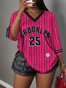 Camiseta gráfica minimalista casual con letra y número para mujer, adecuada para verano, deporte, combinación, fucsia con estampado a rayas de Brooklyn - Rosa Fucsia - Ver 1