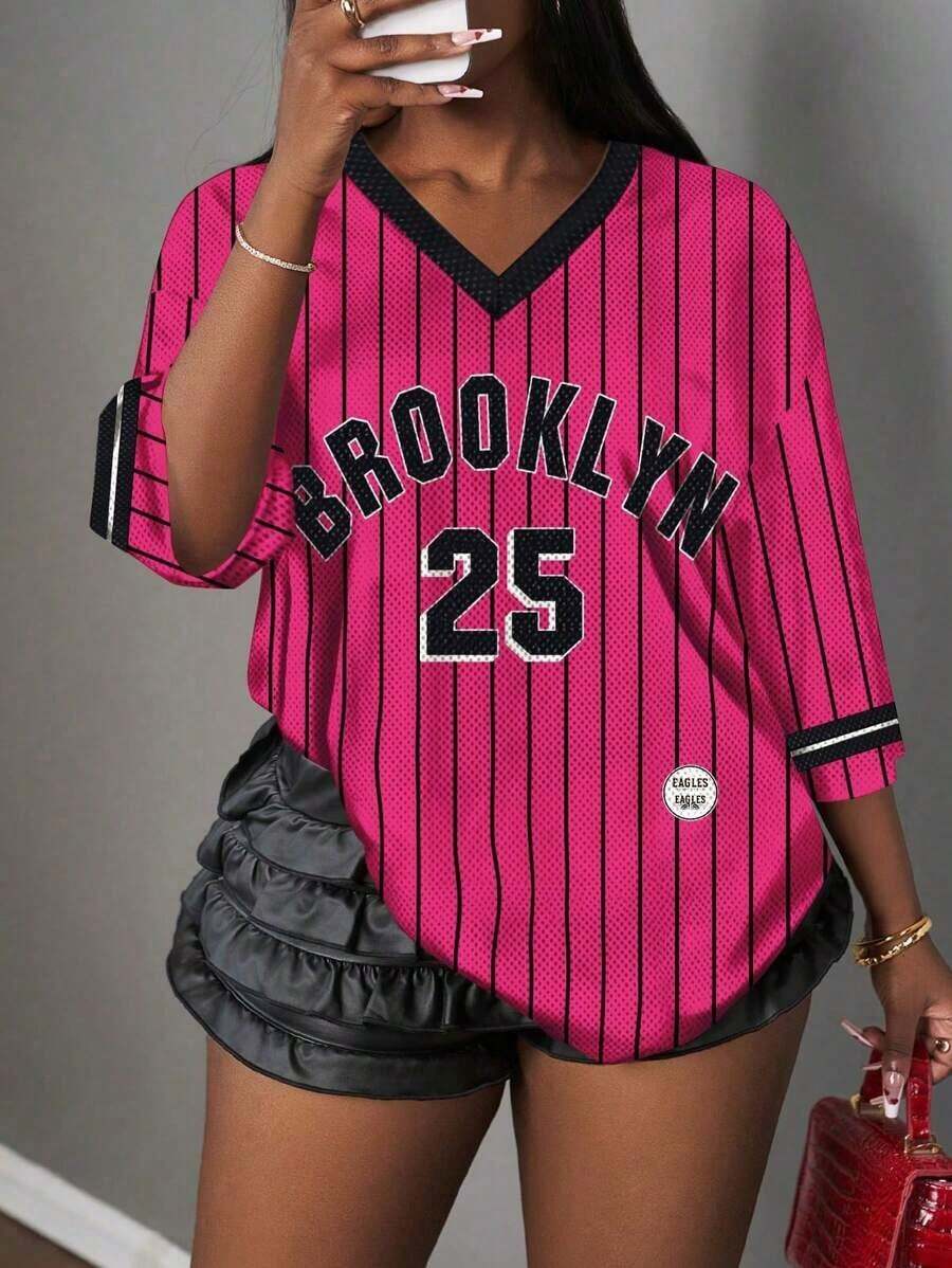 Camiseta gráfica minimalista casual con letra y número para mujer, adecuada para verano, deporte, combinación, fucsia con estampado a rayas de Brooklyn - Rosa Fucsia - Ver 1
