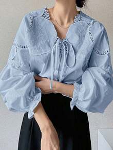 Blusa urbana de verano de alta calidad con cuello asimétrico bordado, diseño de corbata de lazo, mangas abullonadas y corte holgado para mujer - Azul - Ver 7