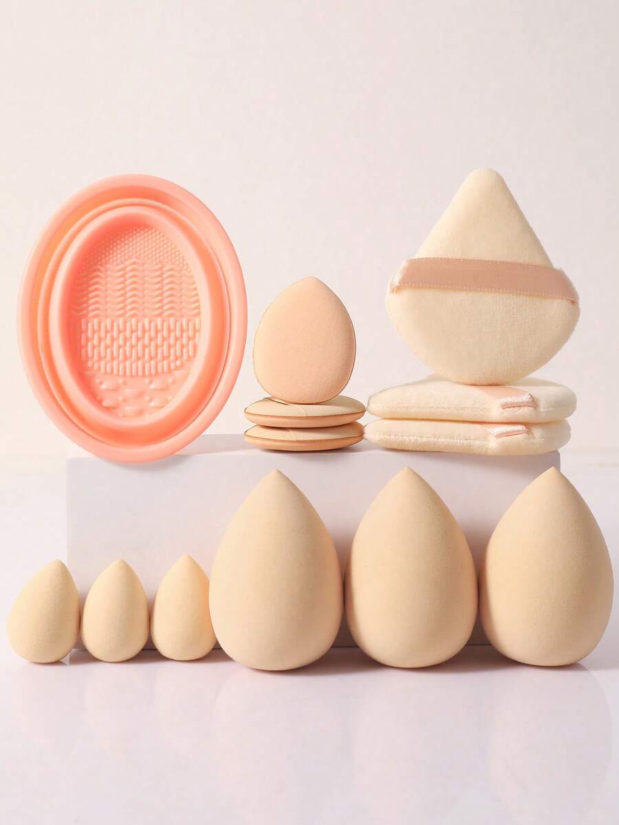 Bộ dụng cụ trang điểm 13 món bao gồm: 3 bông mút trang điểm + 3 bông phấn tam giác + 3 bông mút trang điểm mini + 3 bông phấn dạng cushion mini + 1 dụng cụ vệ sinh cọ trang điểm. - Nhiều màu - Xem 1