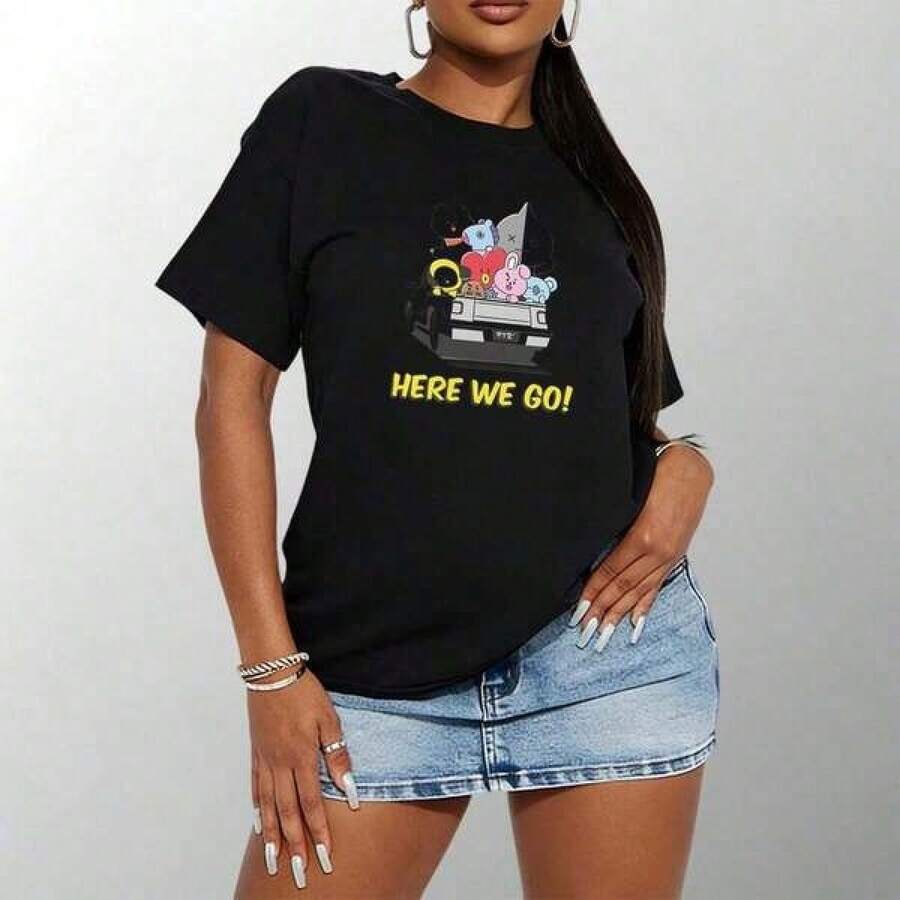 Retro Album Art Print Tee Women Fashion Daily Short Sleeve Outfit Here We Go 2026-2027 Camiseta Transpirable para Mujer de la Gira Mundial Arirang - Regalo para Ídolos de - Ropa de Concierto para Fans del Army y de,Soft 103% Cotton Short Sleeve Tee, Loose Casual Fit For Women Teen Girls, Skin Friendly Breathable Fabric For Daily Street School Dating Holiday Vacation Outdoor Party All Season Casual Wearropa  ropa de mujer basicos mujer tops de mujer ofertas ropa deportiva de mujer playeras para hombre playeras de mujer y6k mujer - Negro - Ver 1
