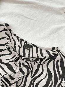Camiseta de mujer con estampado de rayas de cebra en gasa con bajo de peplum, adecuada para vacaciones de primavera/verano, conjunto casual para mujer, vacaciones de verano, vacaciones de primavera, fiesta, playa, Día de San Valentín - Blanco y Negro 2 - Ver 3