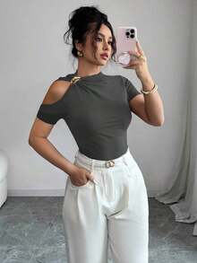 Camiseta de moda de manga corta para mujer de unicolor con recortes calados y decoración metálica - Gris - Ver 6