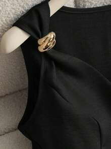 camiseta de tirantes sin mangas con cuello en V y diseño de hebilla metálica minimalista y elegante que estiliza la cintura, para mujer, de verano - Negro - Ver 6