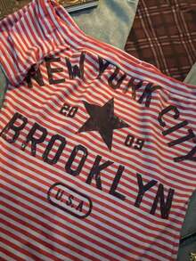 Camiseta de manga corta ajustada con hombros descubiertos, estilo casual y retro, impresa con "NEW YORK", adecuada para uso diario, ir al trabajo, fiestas, reuniones y ocasiones de vuelta al colegio. - Multicolor 6 - Ver 3