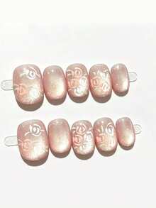 Bộ 10 cây cọ này có tên là Rose Star Trace. Màu hồng nude chủ đạo là tông màu mắt mèo, kết hợp hài hòa với những chi tiết hoa hồng được vẽ tay tinh tế, lớp phủ bóng mượt như một loại vải mềm mại, lấp lánh điểm xuyết những họa tiết hoa. Đây là một kiểu trang điểm đa năng, vừa tinh tế vừa thời trang. - Hồng - Xem 1