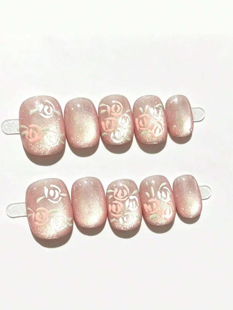 Bộ 10 cây cọ này có tên là Rose Star Trace. Màu hồng nude chủ đạo là tông màu mắt mèo, kết hợp hài hòa với những chi tiết hoa hồng được vẽ tay tinh tế, lớp phủ bóng mượt như một loại vải mềm mại, lấp lánh điểm xuyết những họa tiết hoa. Đây là một kiểu trang điểm đa năng, vừa tinh tế vừa thời trang. - Hồng - Xem 1