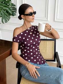 Camiseta de mujer casual con estampado de lunares asimétrica en los hombros, para verano - Café integral - Ver 4