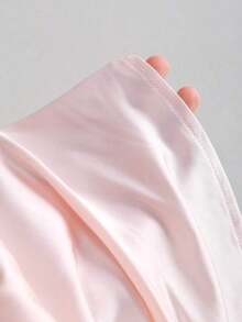 Sweetro Blusa de un solo hombro de estilo francés nueva para primavera/verano, blusa de satén rosa con diseño de volantes, adecuada para ocasiones casuales, de fiesta y de noche - Rosa - Ver 7
